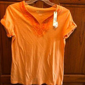 Natural Reflections Peach colored embroidered T shirt size M